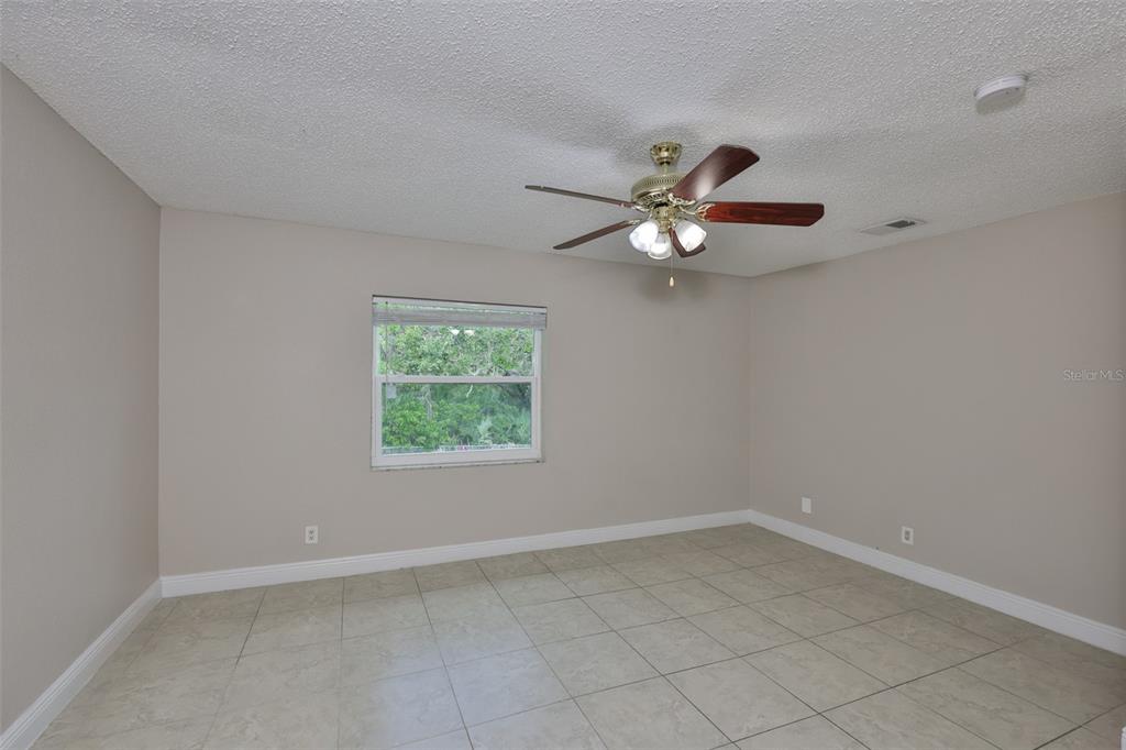 13125 Wilcox Road, Unit 16202 Largo, FL 33774 - Photo 20 of 37 an empty room with a window
