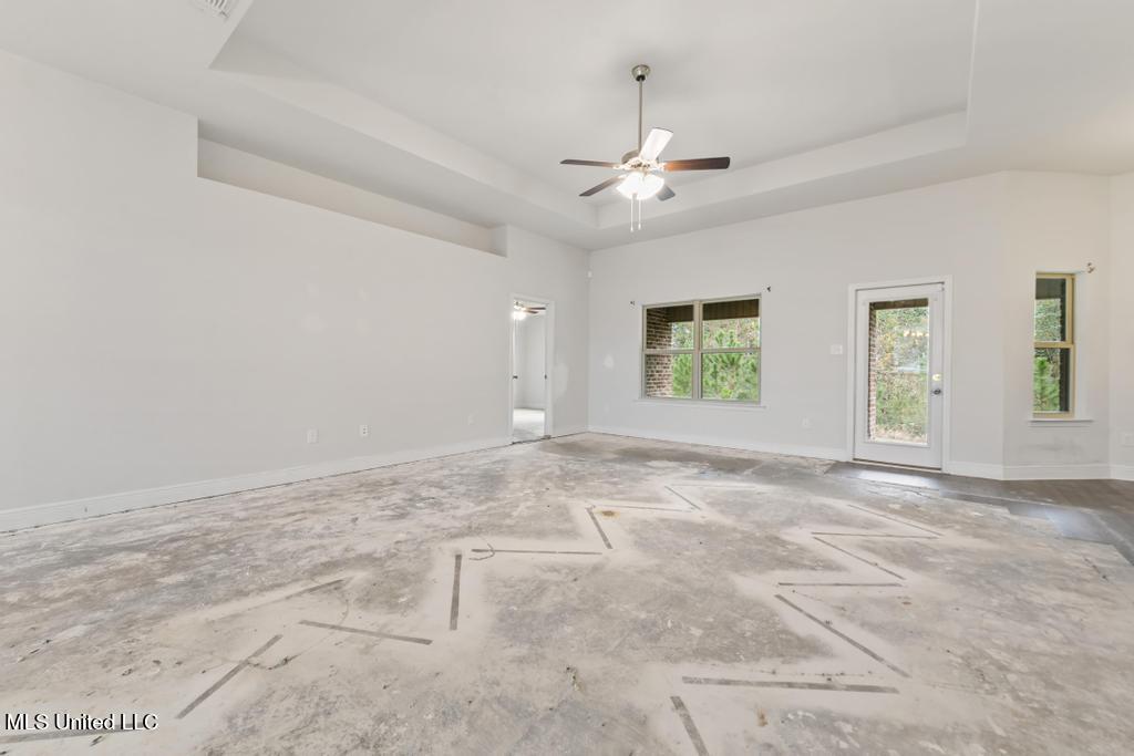 6205 Roxanne Way Biloxi, MS 39532 - Photo 4 of 29 004