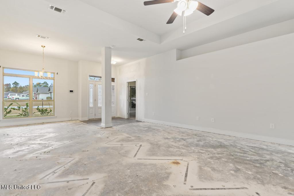 6205 Roxanne Way Biloxi, MS 39532 - Photo 5 of 29 005