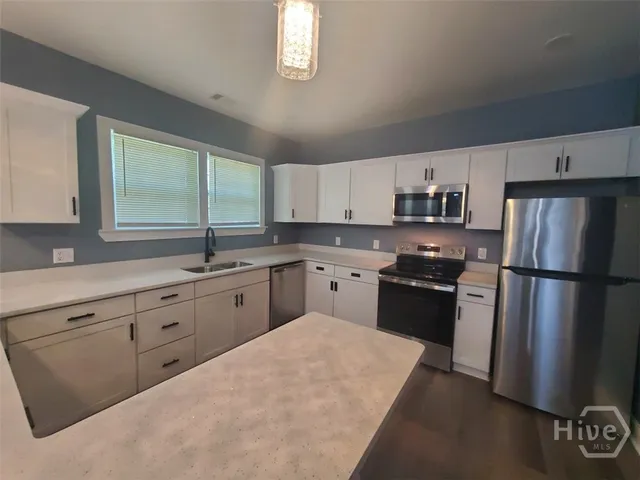 $2,000 | 110 West 51st Street, Savannah, GA 31405