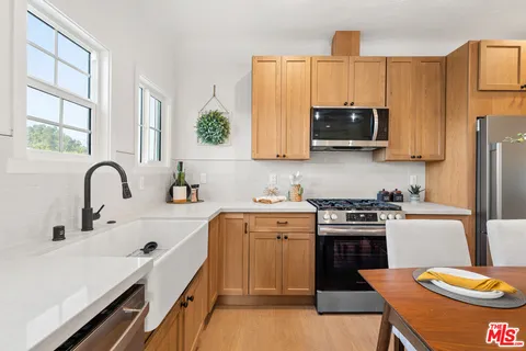 $599,000 | 2838 1/2 Potomac Avenue, Los Angeles, CA 90016