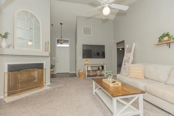 $285,000 | 727 Sunflower Circle, Evansville, IN 47712