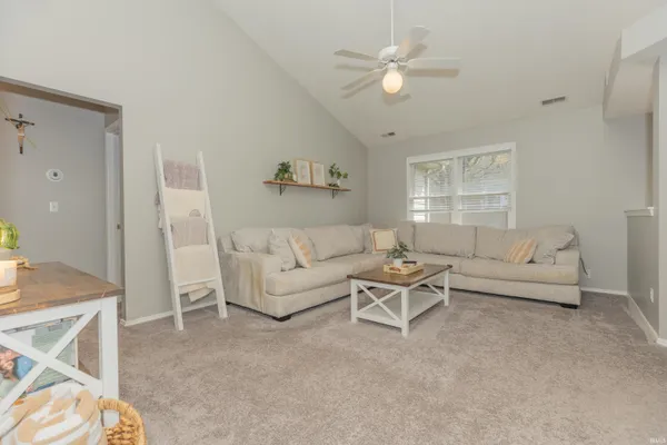 $285,000 | 727 Sunflower Circle, Evansville, IN 47712