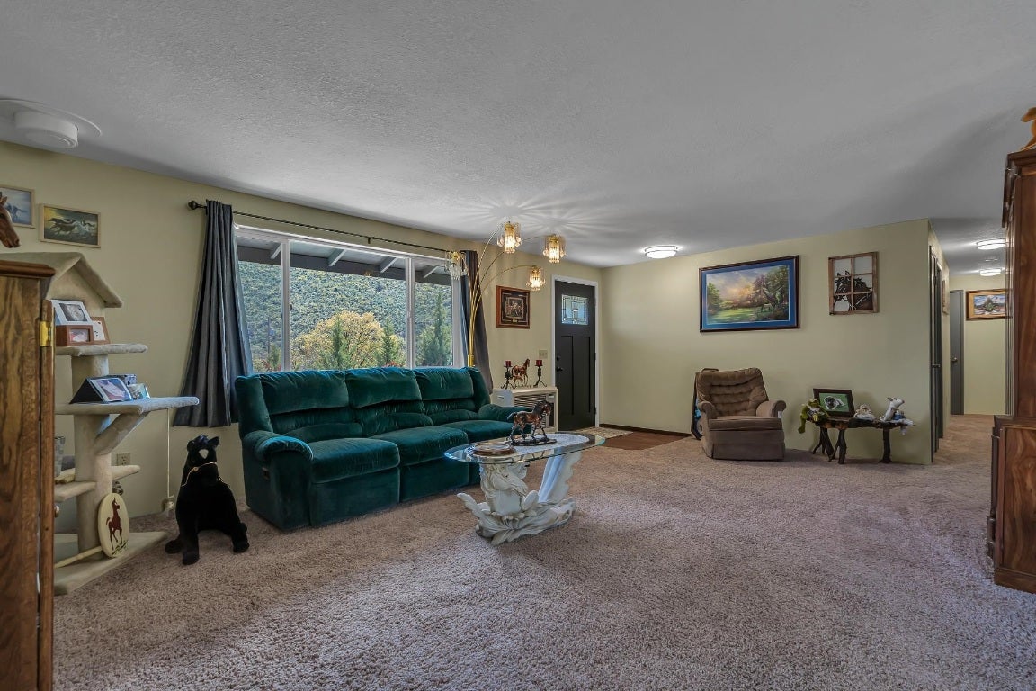 9121 Guys Gulch Road Yreka, CA 96097 - Photo 7 of 28 Gallery Image 7