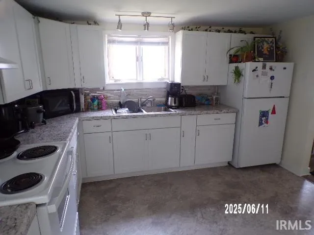 $131,900 | 1205 North Harrison Street, Hartford City, IN 47348