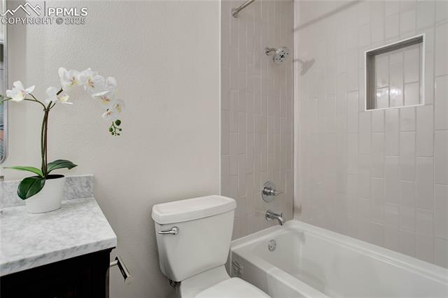 5208 Pinon Valley Road Colorado Springs, CO 80919 - Photo 15 of 27 Full bath - upper level