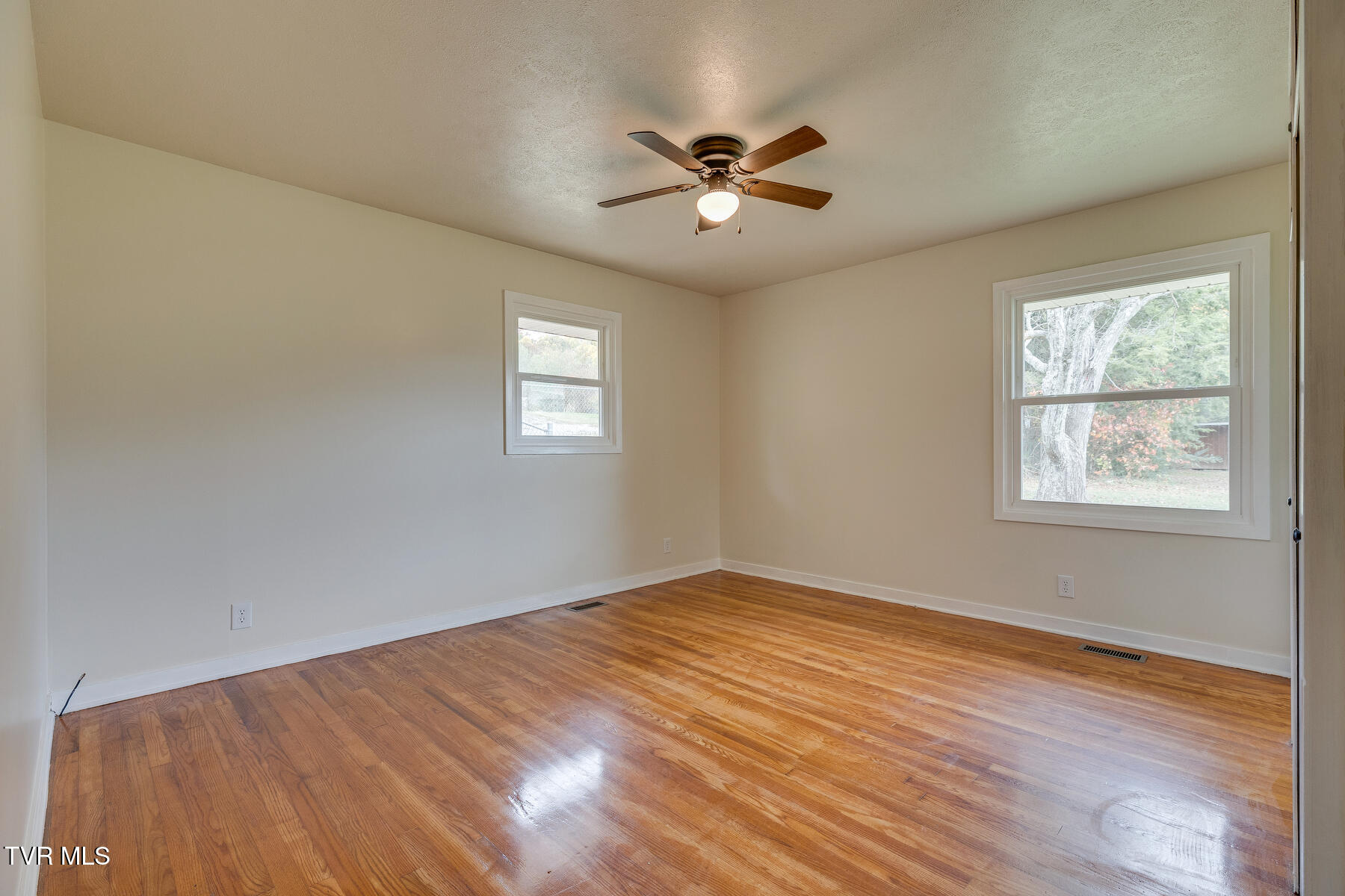 1047 Gravely Road Kingsport, TN 37660 - Photo 12 of 25 012
