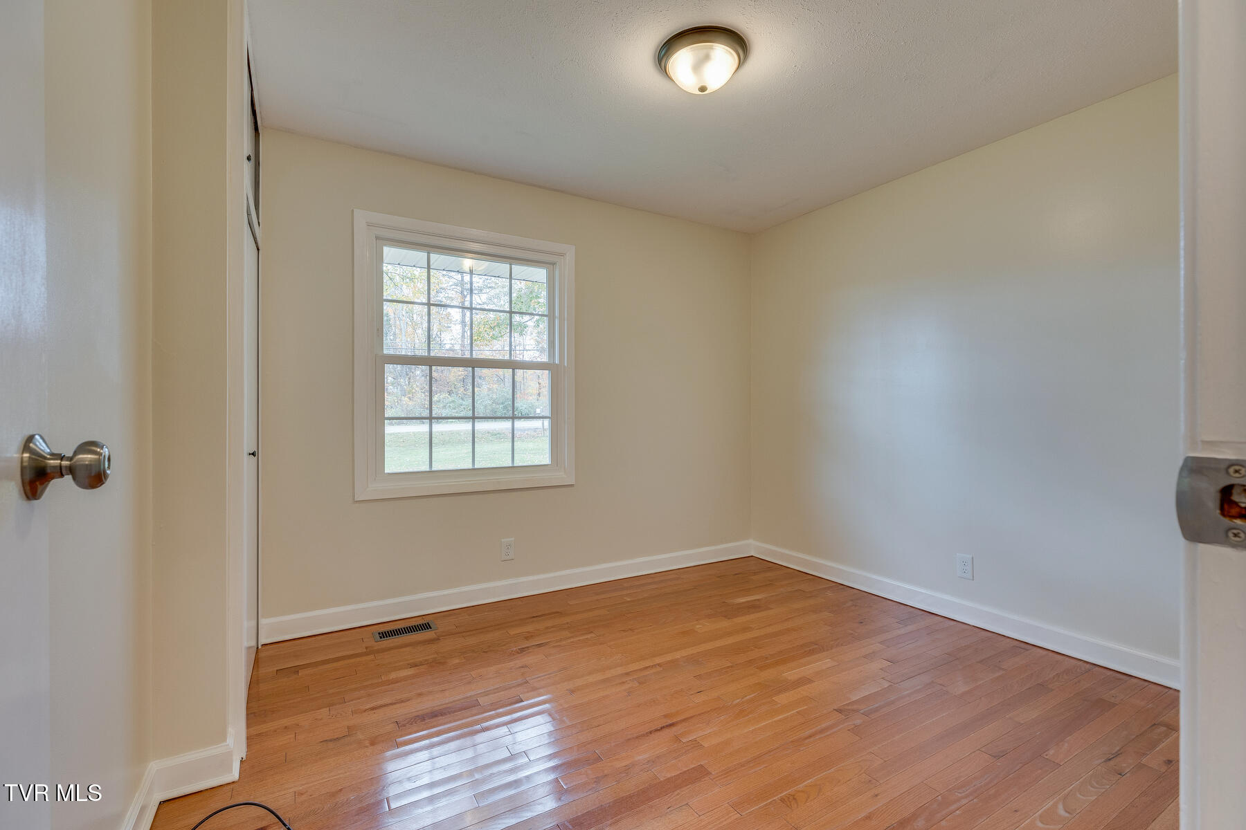1047 Gravely Road Kingsport, TN 37660 - Photo 16 of 25 016
