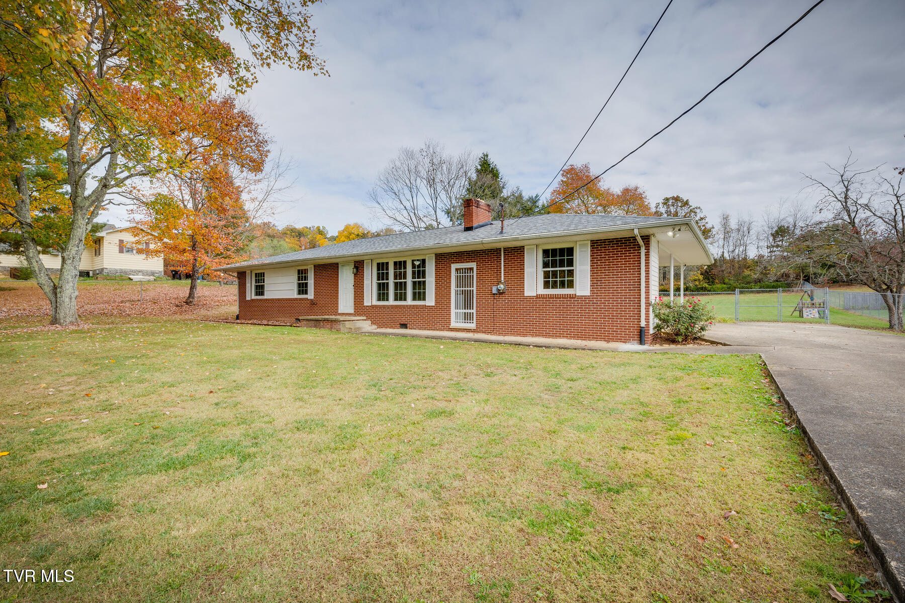 1047 Gravely Road Kingsport, TN 37660 - Photo 3 of 25 003