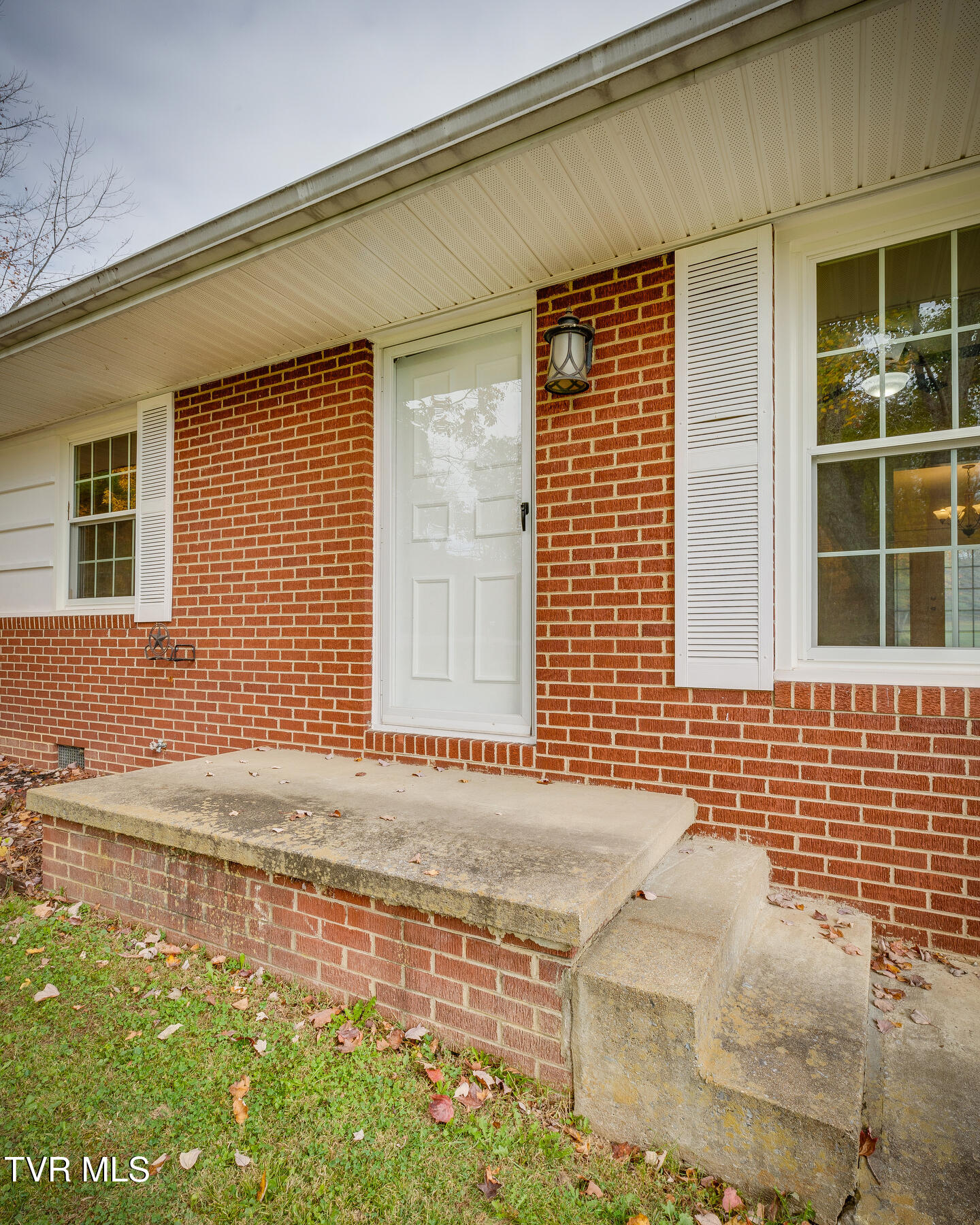 1047 Gravely Road Kingsport, TN 37660 - Photo 4 of 25 004