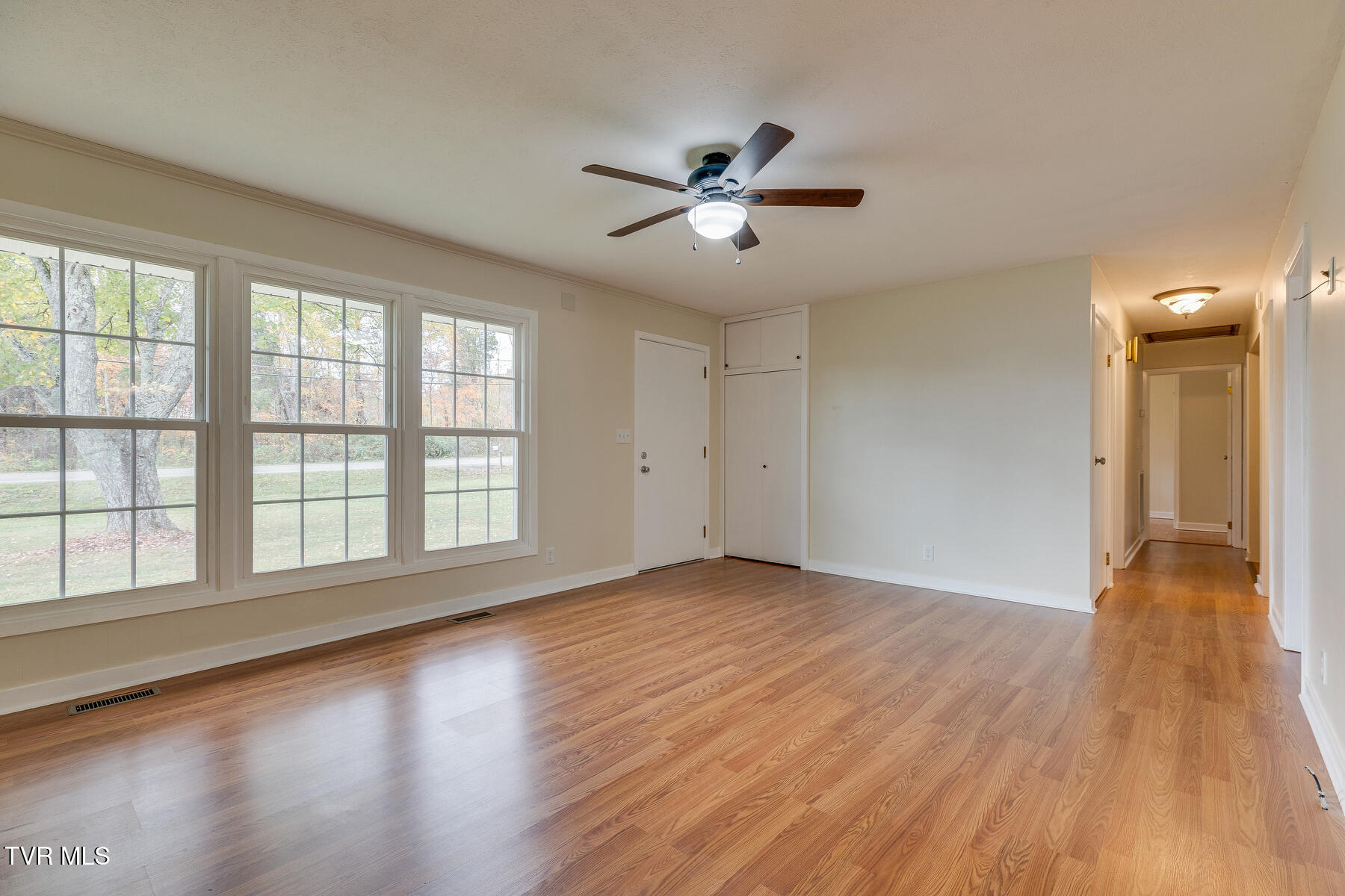 1047 Gravely Road Kingsport, TN 37660 - Photo 6 of 25 006
