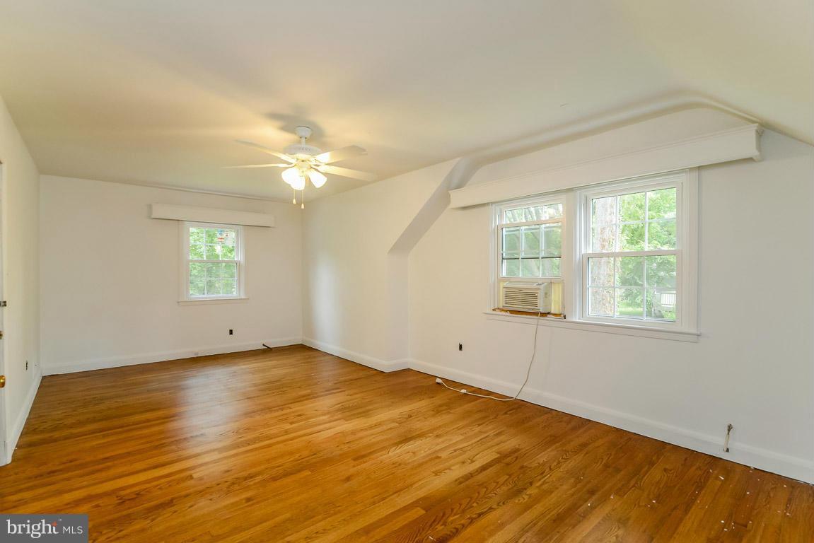 628 Round Oak Road Baltimore, MD 21204 - Photo 14 of 24 Upper level bedroom