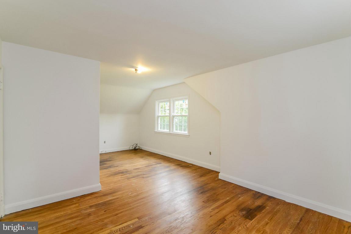 628 Round Oak Road Baltimore, MD 21204 - Photo 17 of 24 Master on upper level