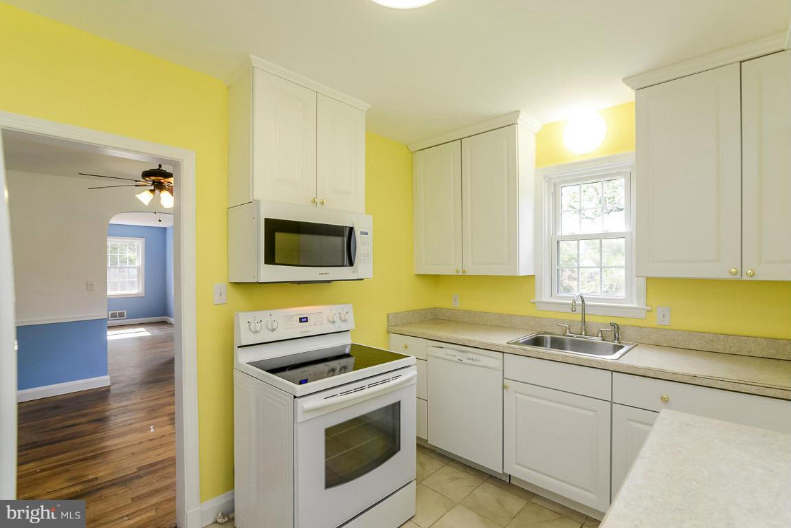 628 Round Oak Road Baltimore, MD 21204 - Photo 7 of 24 Kitchen