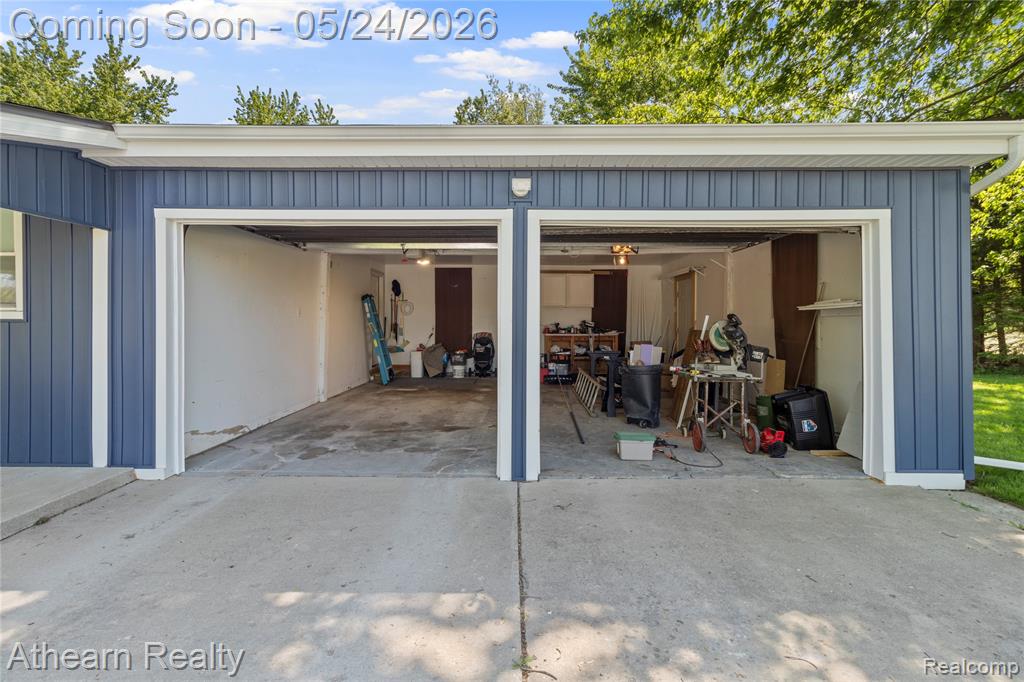 5460 North Henderson Road Davison, MI 48423 - Photo 4 of 33