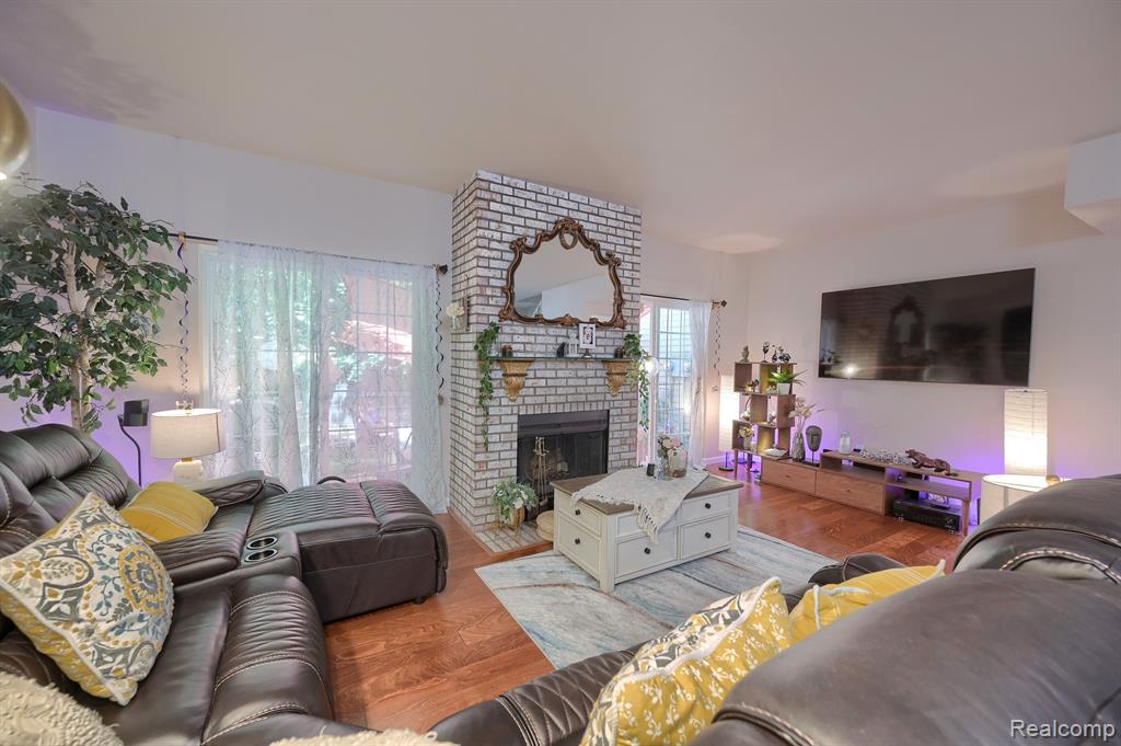 1370 Crescent Lane Rochester Hills, MI 48306 - Photo 4 of 25