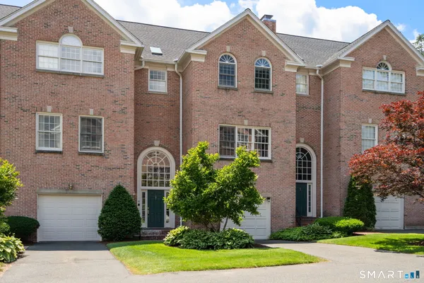 $549,900 | 15 Governors Row, Unit 15, West Hartford, CT 06117