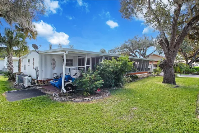 a view of a house with a yard