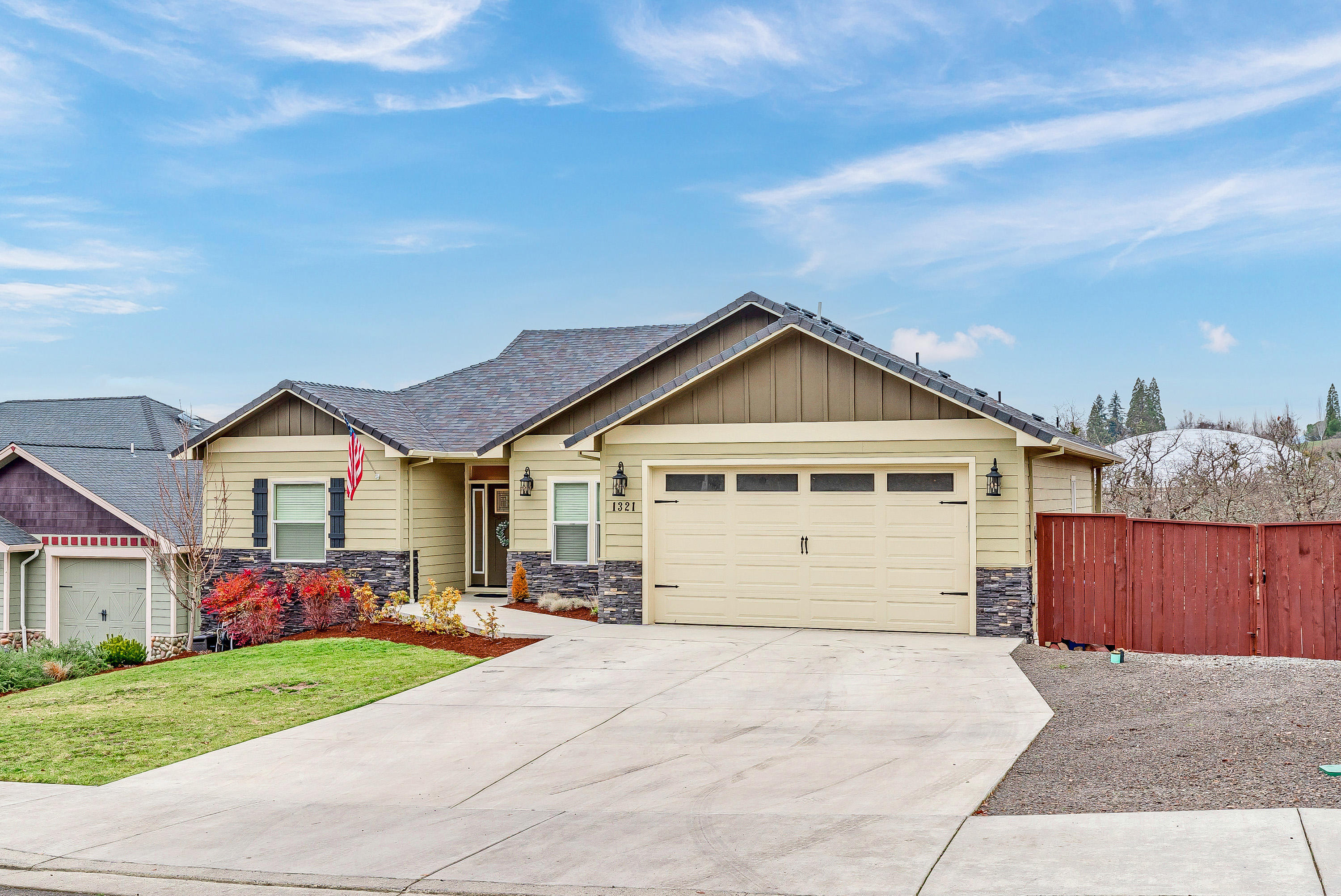 1321 Poppy Ridge Drive Eagle Point, OR 97524 - Photo 2 of 49 PR(1)