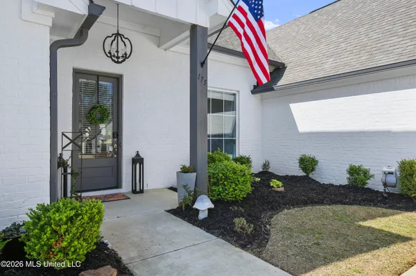 $394,900 | 175 Shore View Drive, Madison, MS 39110