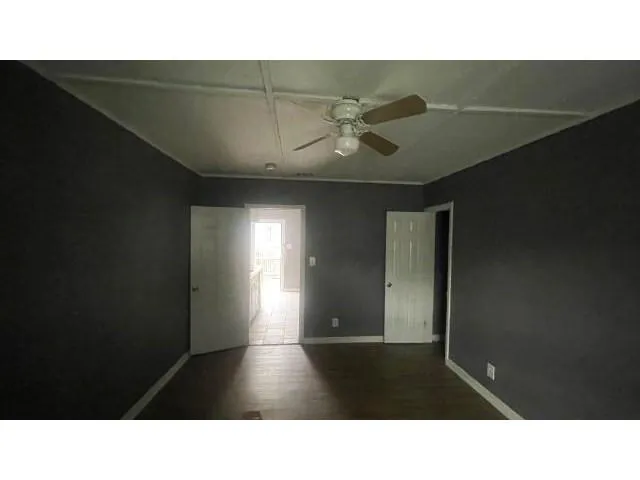 a black and white photo of a living room