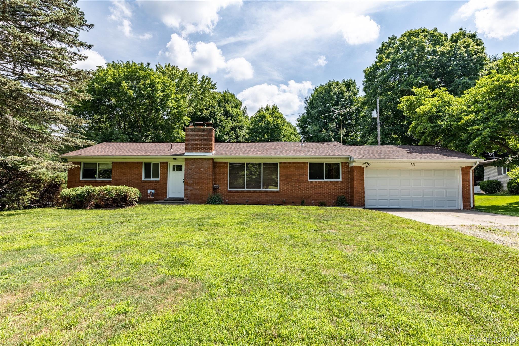 755 West Livingston Road Highland, MI 48357 - Photo 1 of 35 1.Front