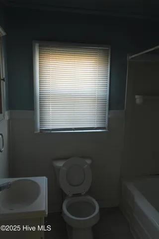 $379,900 | 301 South Chestnut Street, Swansboro, NC 28584