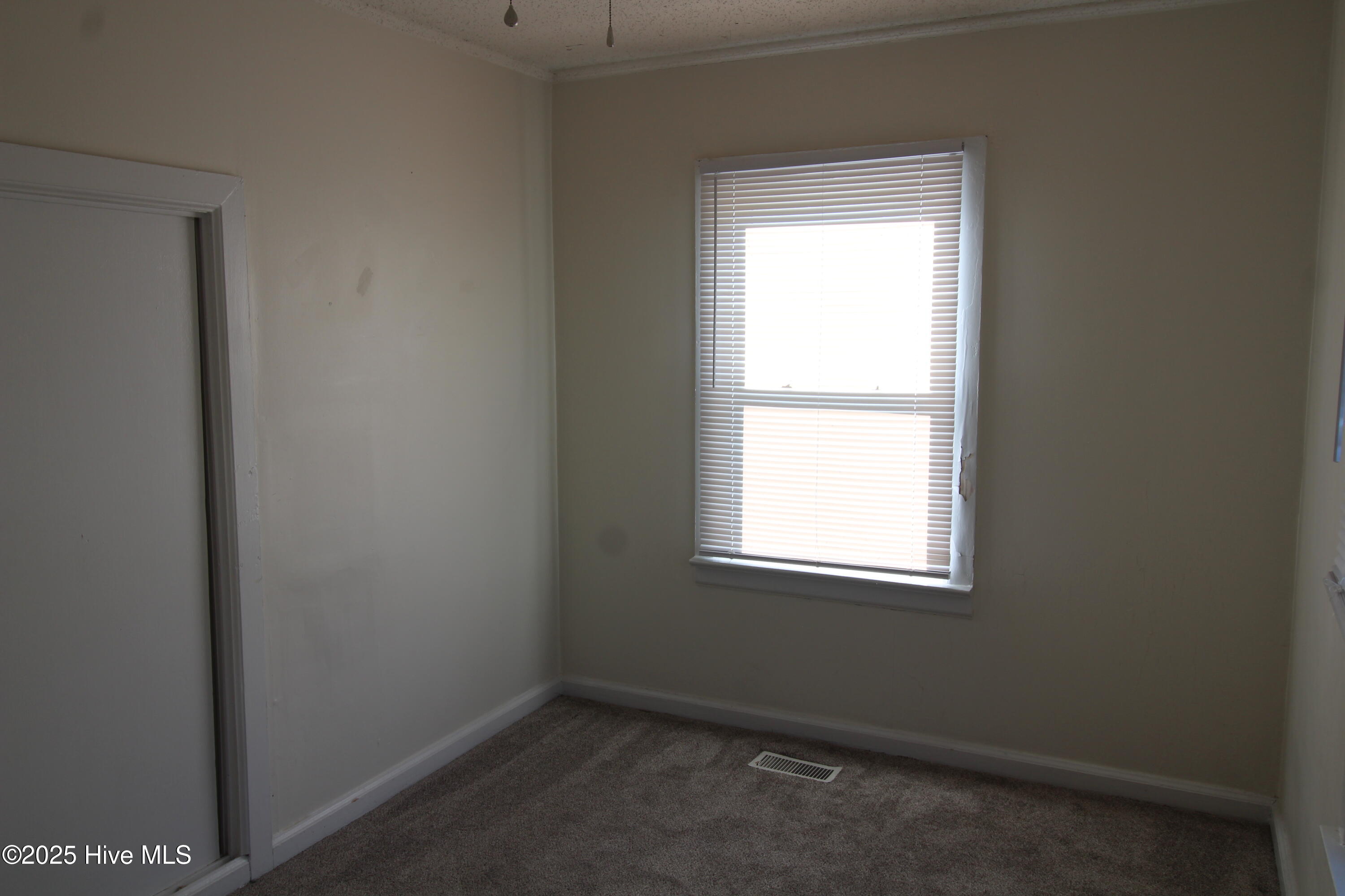 301 South Chestnut Street Swansboro, NC 28584 - Photo 12 of 17 IMG_7494