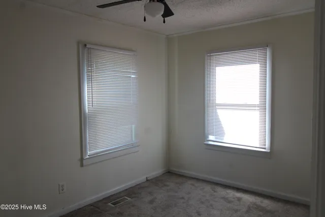 $379,900 | 301 South Chestnut Street, Swansboro, NC 28584