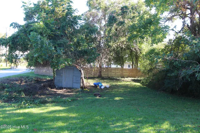 $379,900 | 301 South Chestnut Street, Swansboro, NC 28584