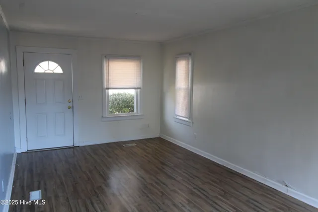 $379,900 | 301 South Chestnut Street, Swansboro, NC 28584