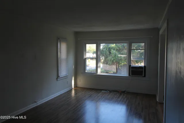 $379,900 | 301 South Chestnut Street, Swansboro, NC 28584