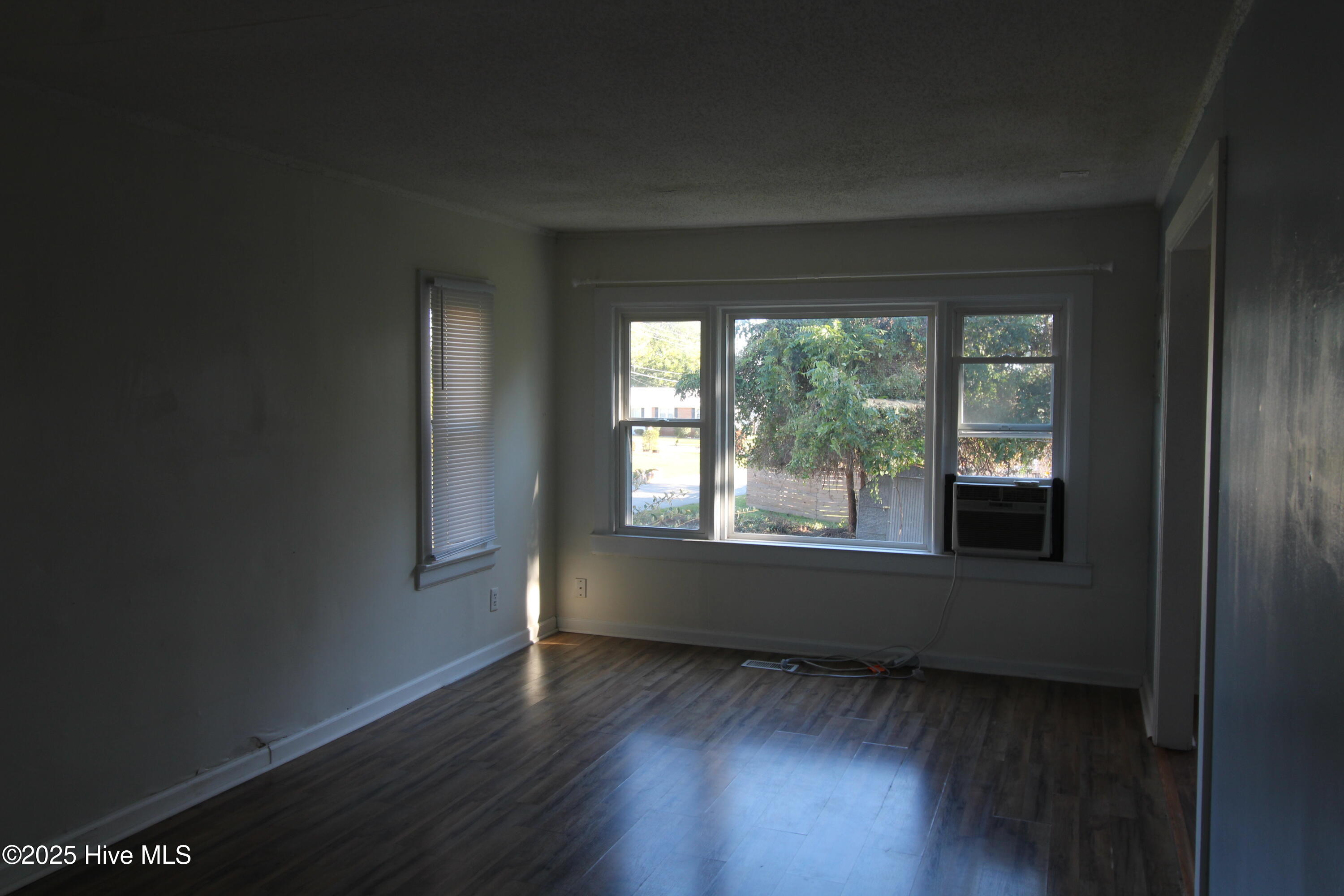 301 South Chestnut Street Swansboro, NC 28584 - Photo 6 of 17 IMG_7488