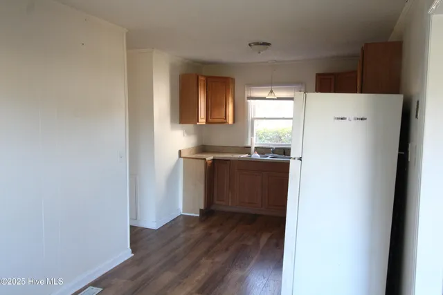 $379,900 | 301 South Chestnut Street, Swansboro, NC 28584