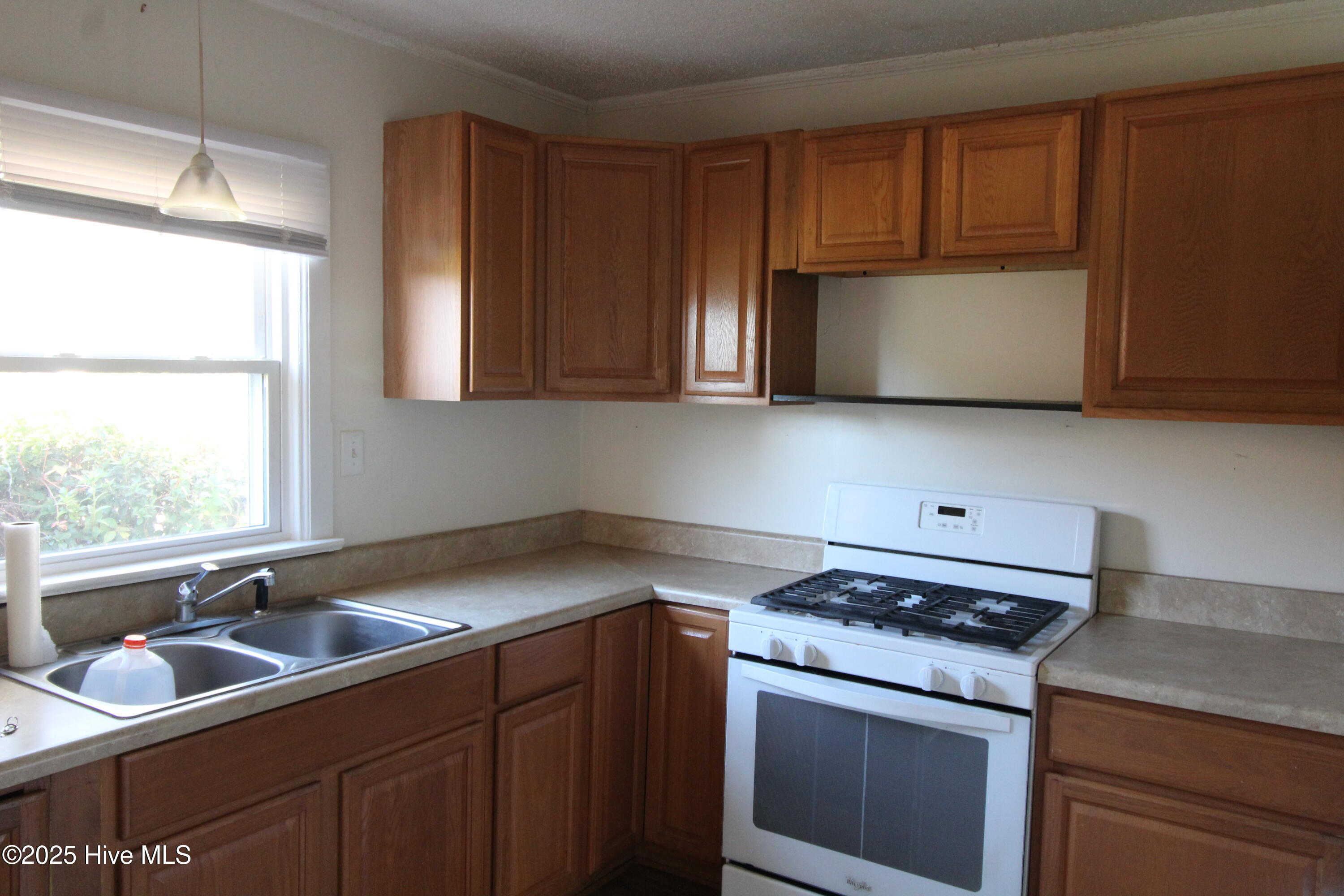 301 South Chestnut Street Swansboro, NC 28584 - Photo 9 of 17 IMG_7491