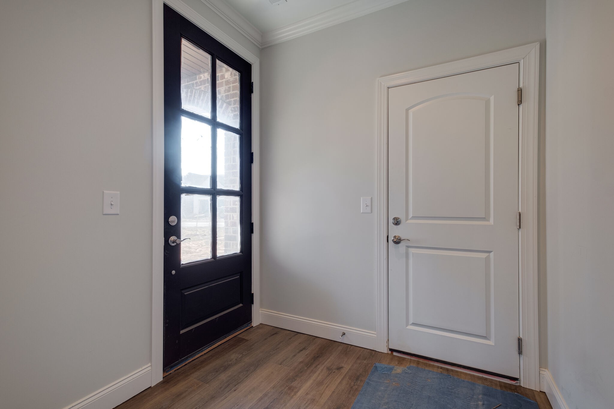 7 The Greens Springfield, TN 37172 - Photo 4 of 29 wooden floor in an empty room and a window