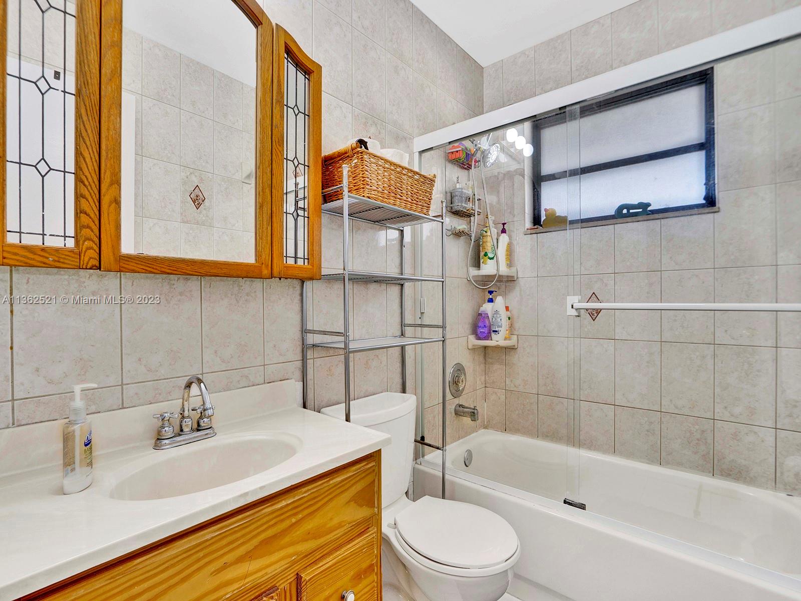 131 Northeast 17th Street Homestead, FL 33030 - Photo 14 of 24 a bathroom with a sink and a bathtub