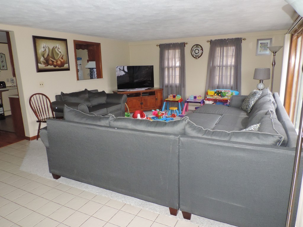 126 Rolling Acres Road Lunenburg, MA 01462 - Photo 11 of 30 Gallery Image 11