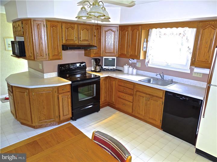2920 Pheasant Run Road Audubon, PA 19403 - Photo 12 of 24 Kitchen