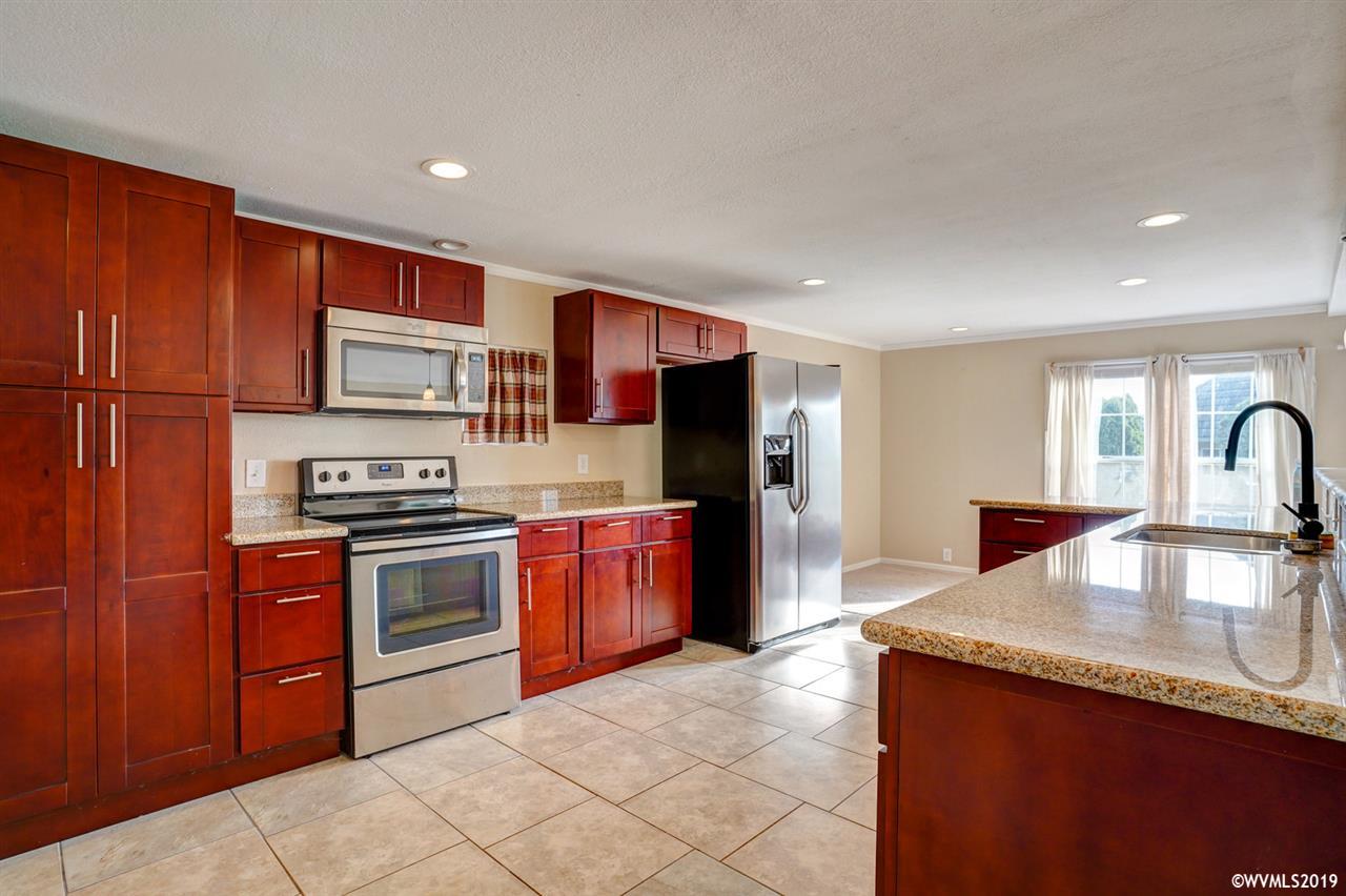 3116 Turner Road Southeast Salem, OR 97302 - Photo 5 of 32