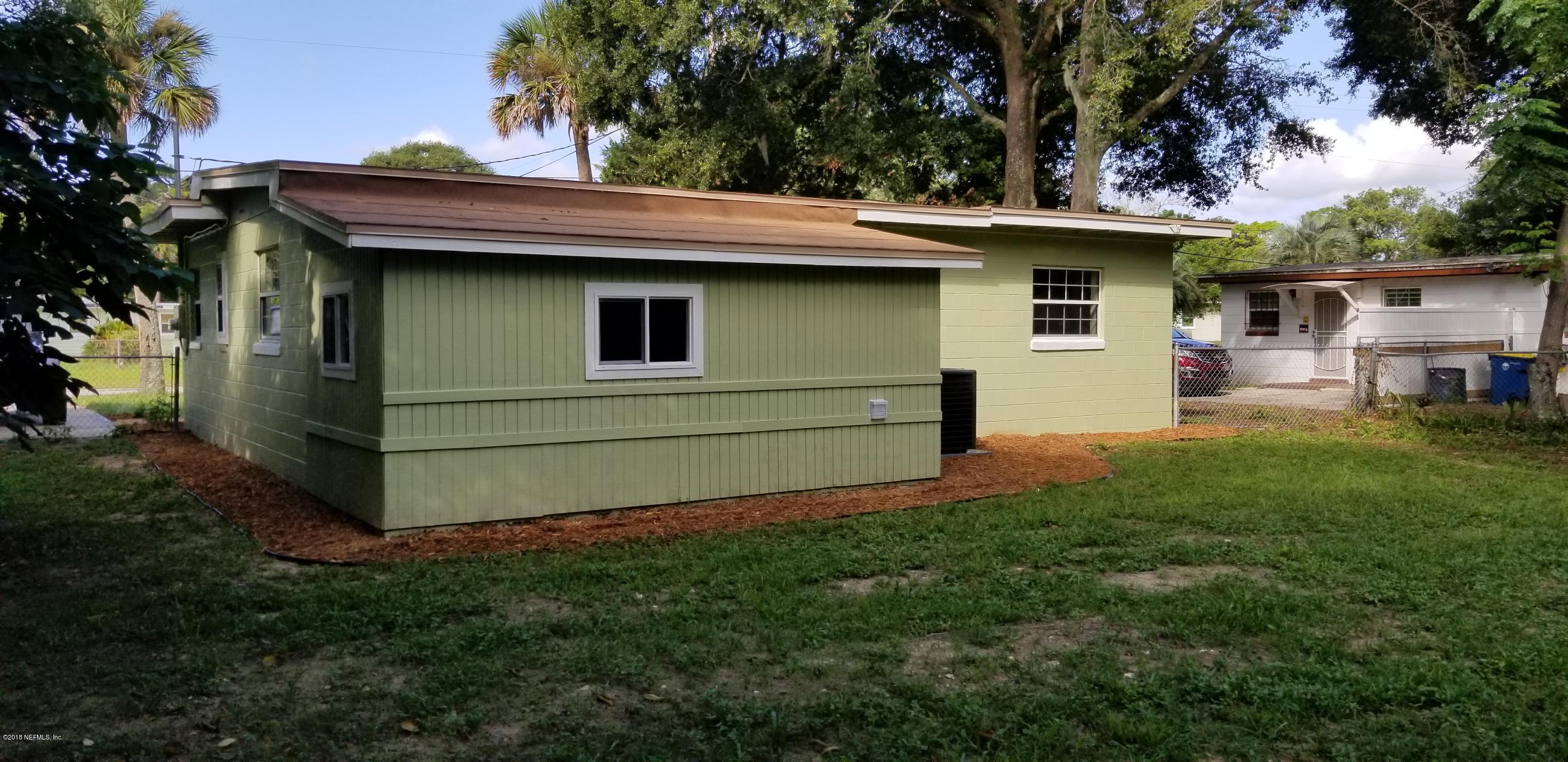 1847 Griflet Road Jacksonville, FL 32211 - Photo 5 of 32 a view of a house with a yard
