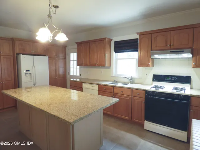 $3,900 | 70 Prospect Street, Greenwich, CT 06830