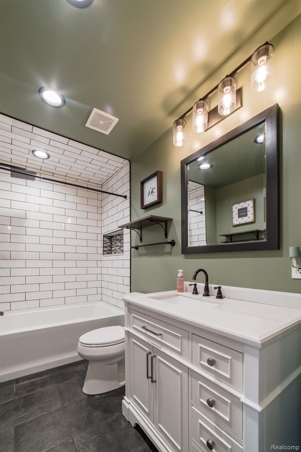 2007 Henbert Road West Bloomfield, MI 48324 - Photo 31 of 54
