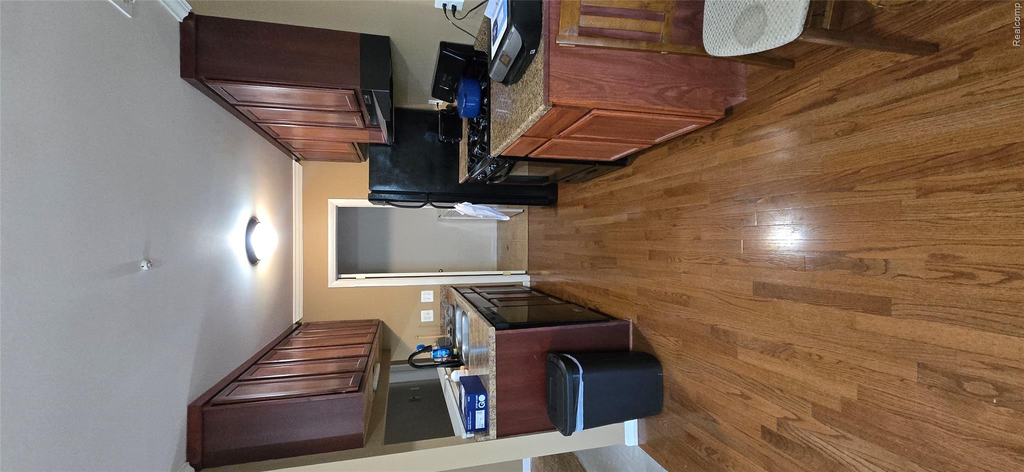 2260 North Hix Road Westland, MI 48185 - Photo 4 of 15 1000027257.jpg