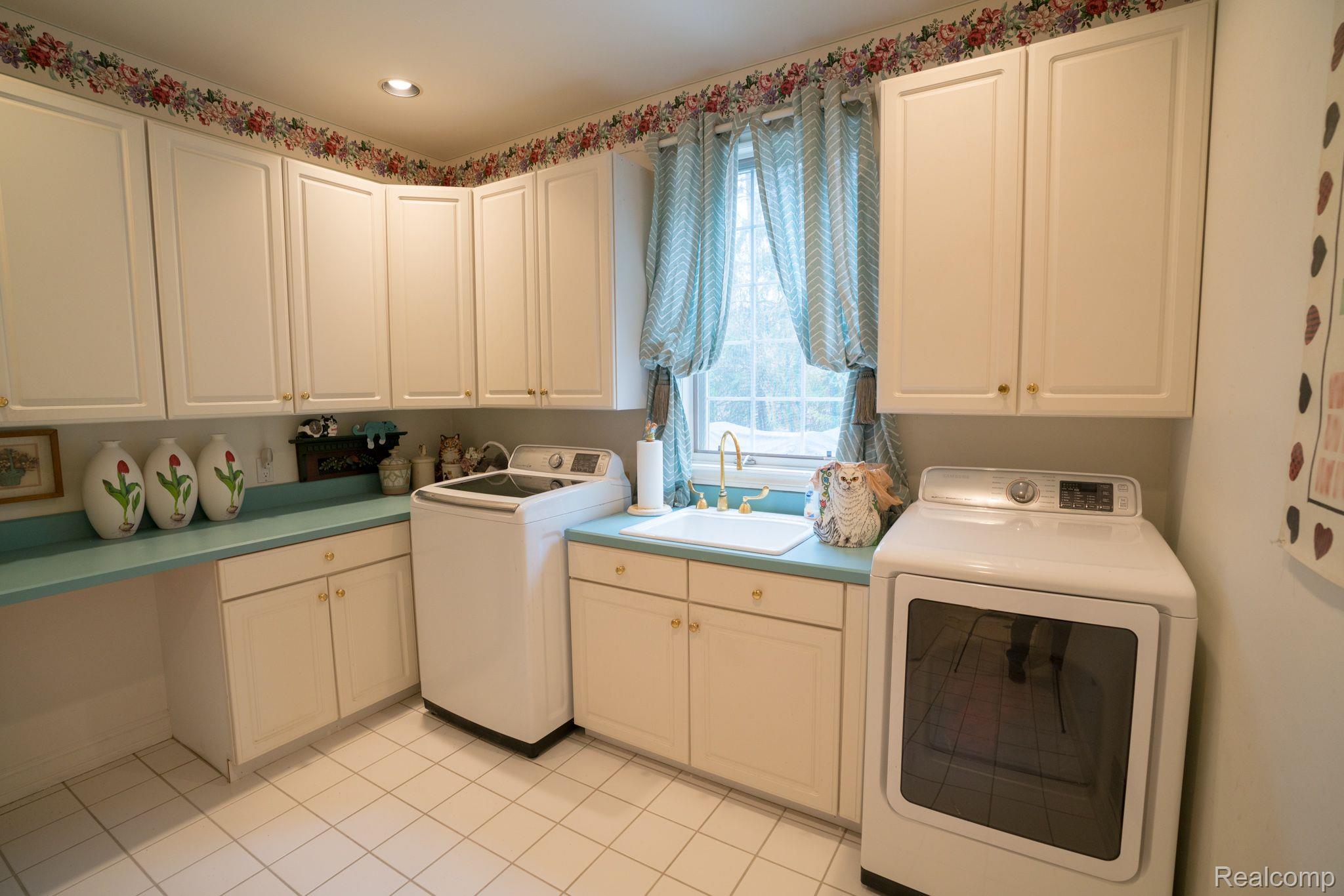 8543 Bridge Road Grosse Ile, MI 48138 - Photo 19 of 53 Laundry Room