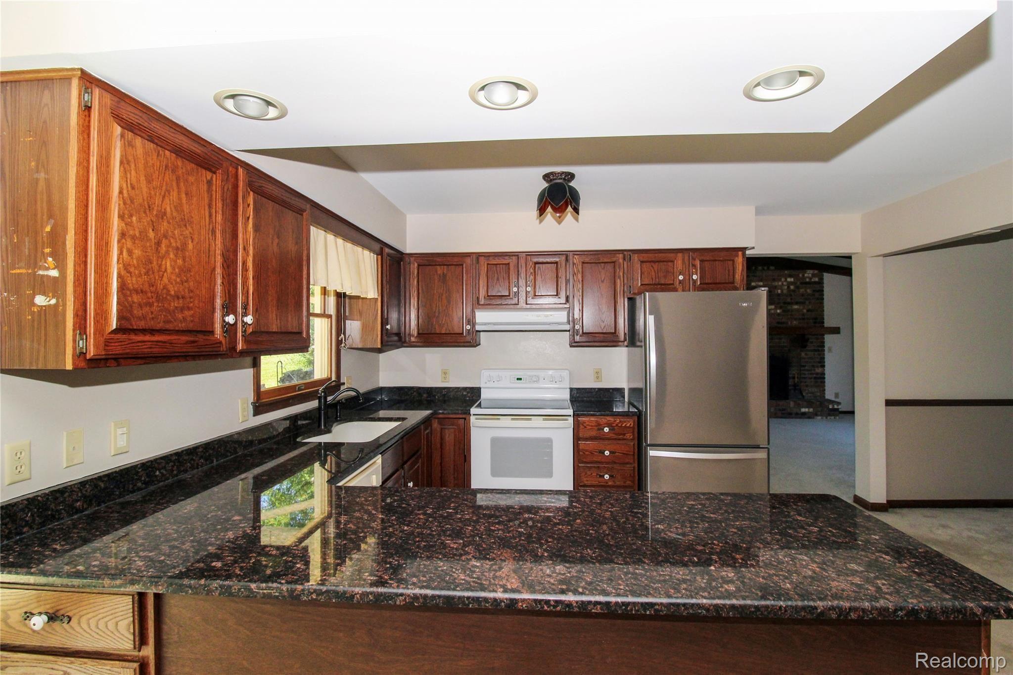 9032 East Bristol Road Davison, MI 48423 - Photo 7 of 62 Kitchen (3).jpg