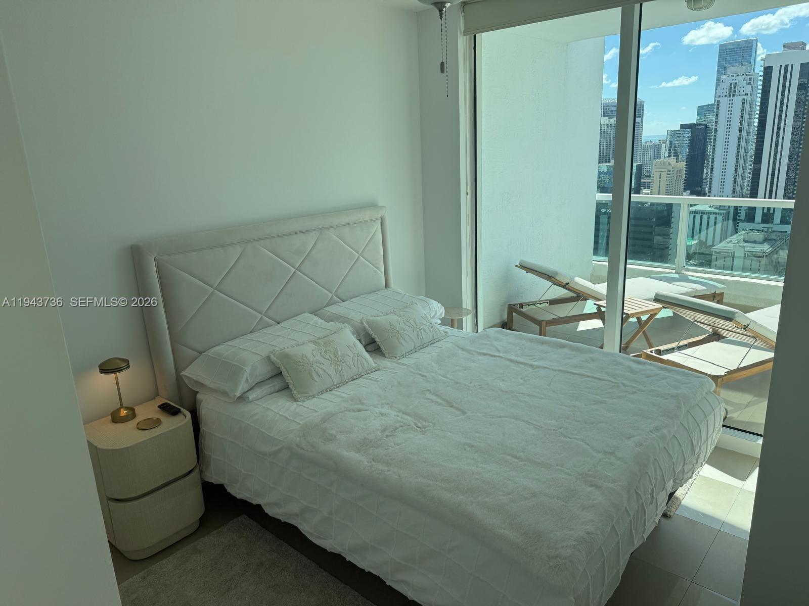 41 Southeast 5th Street, Unit 2010 Miami, FL 33131 - Photo 2 of 58 a bedroom with a bed and view of living room