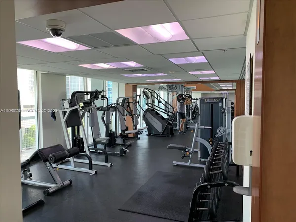 $6,500 | 41 Southeast 5th Street, Unit 2010, Miami, FL 33131