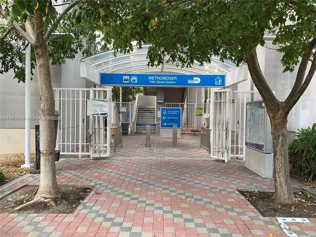 $8,500 | 41 Southeast 5th Street, Unit 2010, Miami, FL 33131