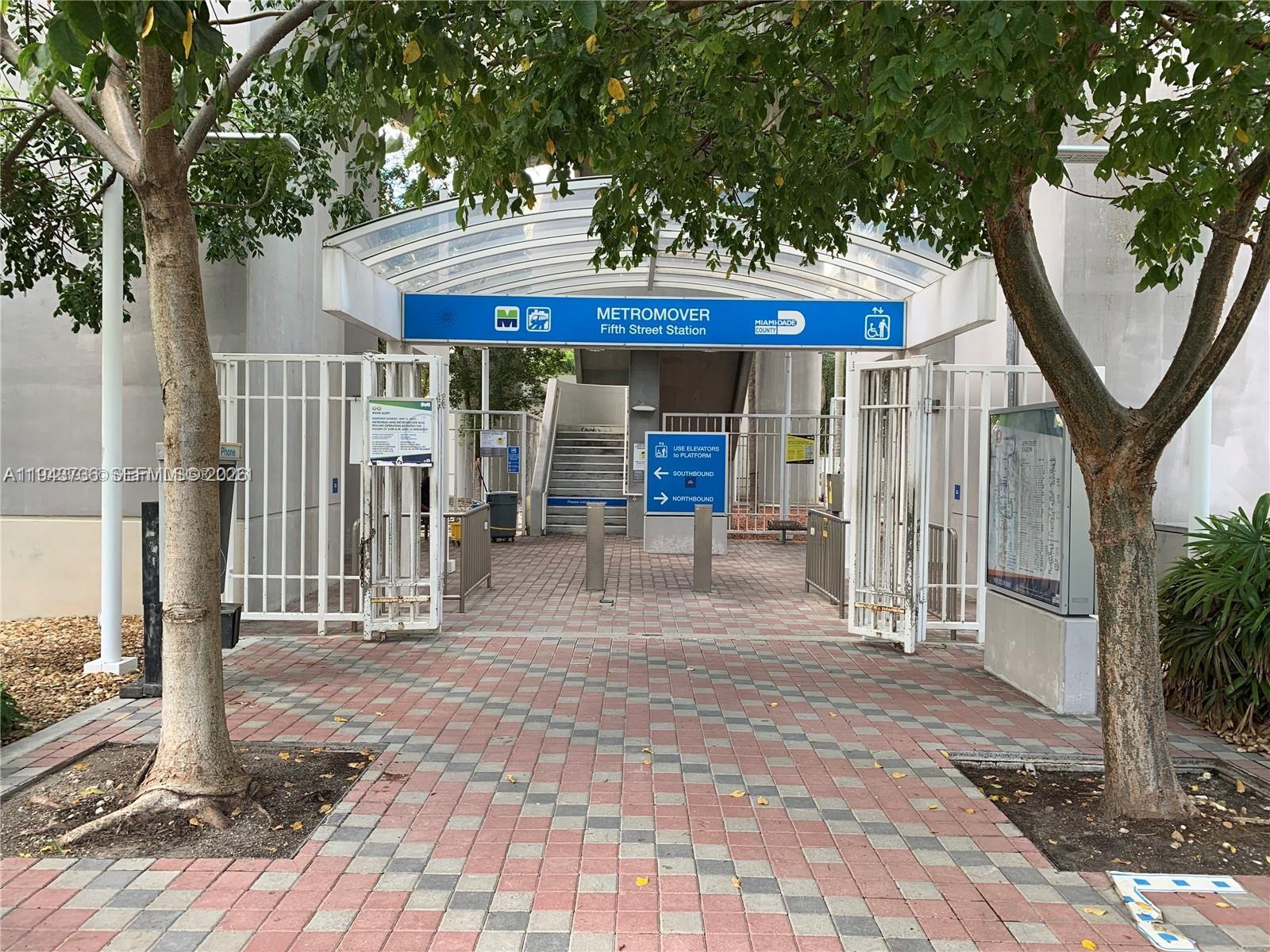 41 Southeast 5th Street, Unit 2010 Miami, FL 33131 - Photo 58 of 58 a view of a house